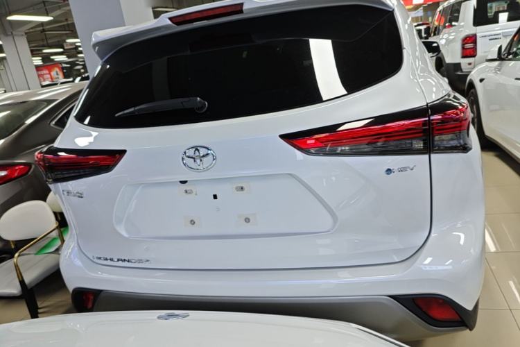 Toyota Highlander 2026 — 5