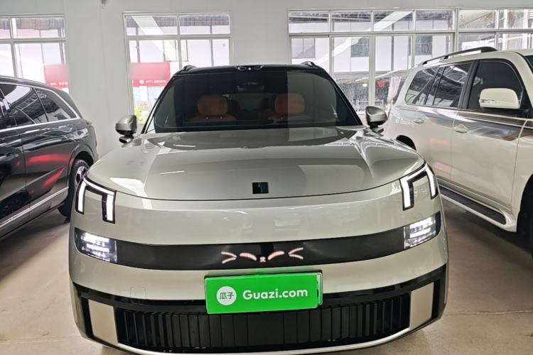 Lynk & Co 900 2025 — 2