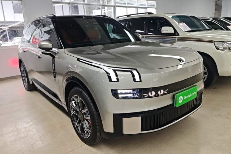 Lynk & Co 900 2025 — 3
