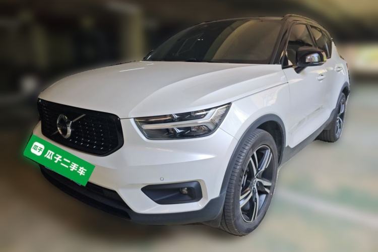 Volvo XC40 2021 — фото 1