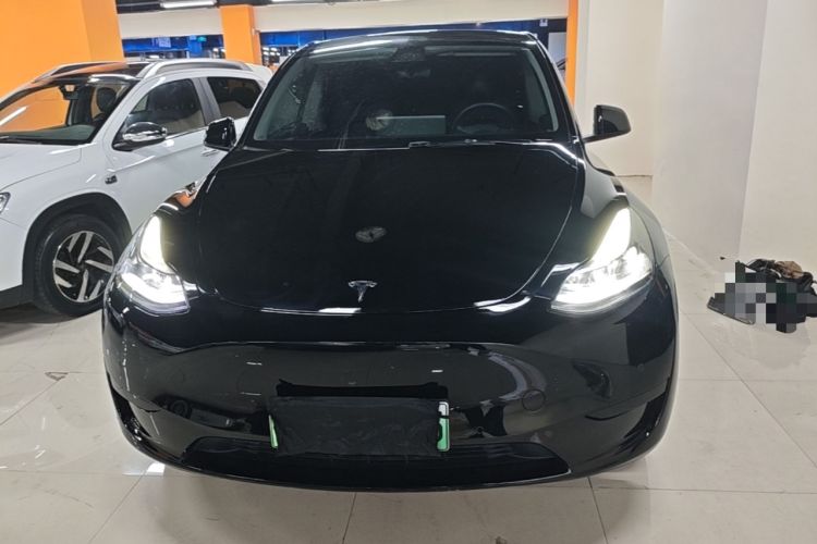 Tesla Model Y 2023 — 2