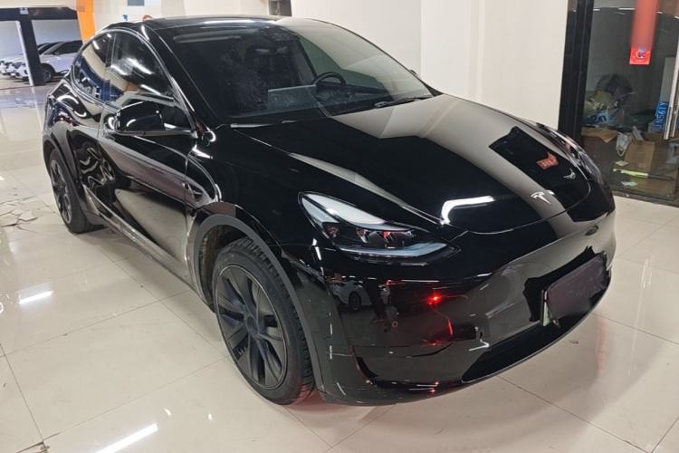 Tesla Model Y 2023 — 3