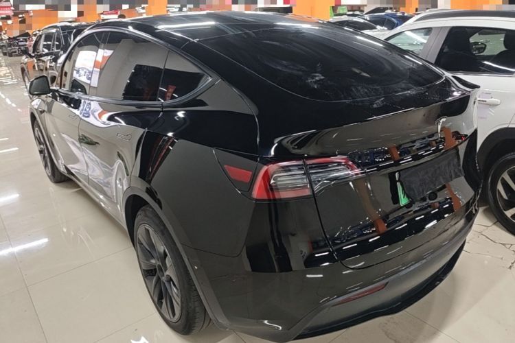Tesla Model Y 2023 — 4