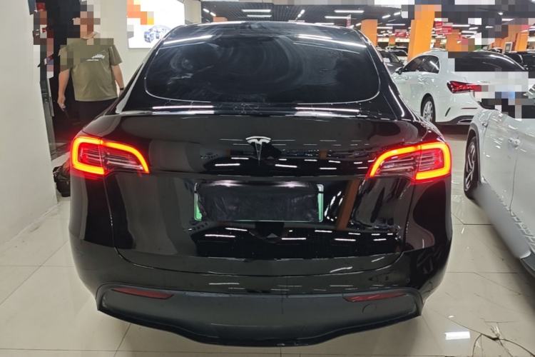 Tesla Model Y 2023 — 5
