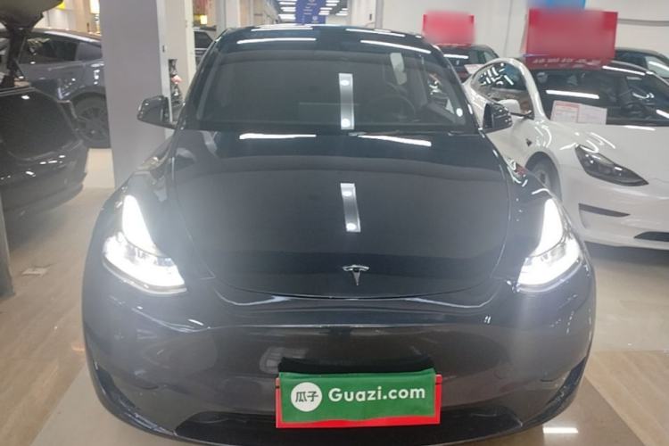 Tesla Model Y 2024 — 2