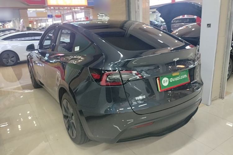 Tesla Model Y 2024 — 4