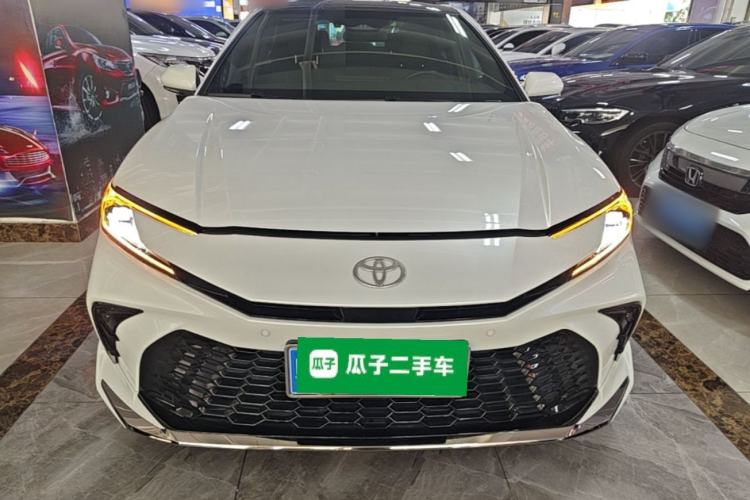 Toyota Camry 2024 — фото 2