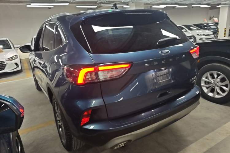 Ford Escape 2020 — 4