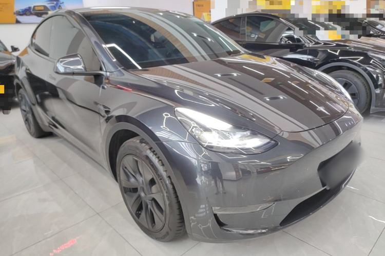 Tesla Model Y 2024 — 3