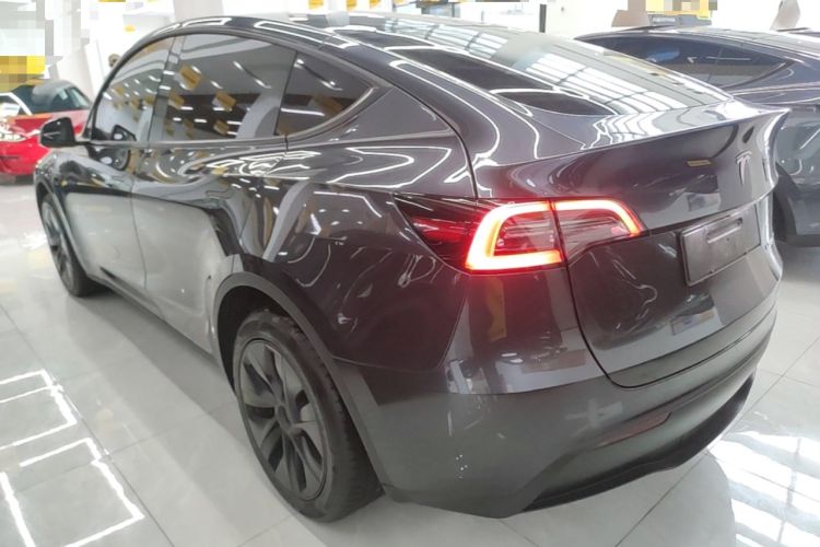 Tesla Model Y 2024 — 4