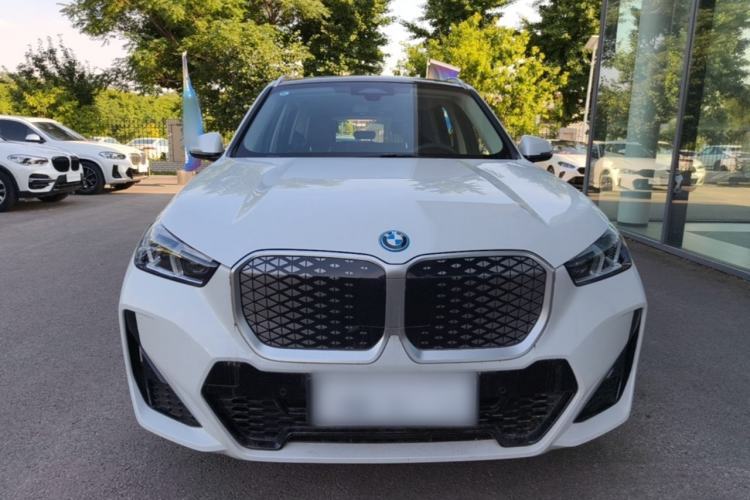 BMW iX1 2025 — 2