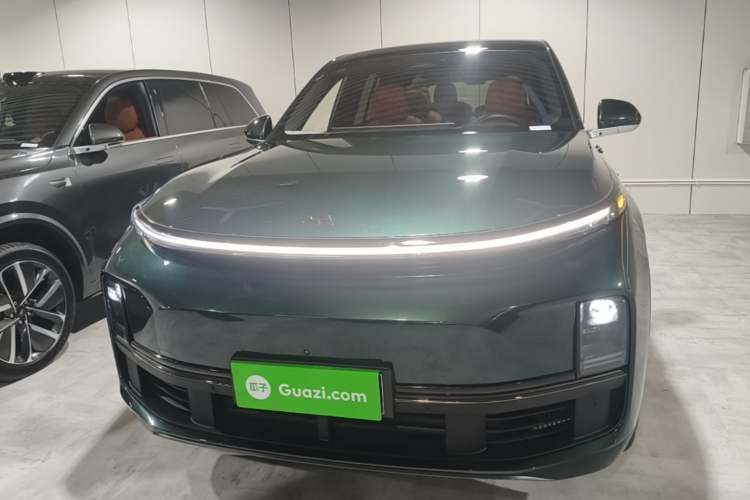 Li Auto L8 2023 — 2