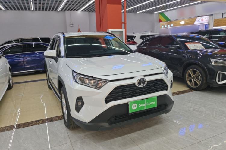 Toyota RAV4 2023 — 3