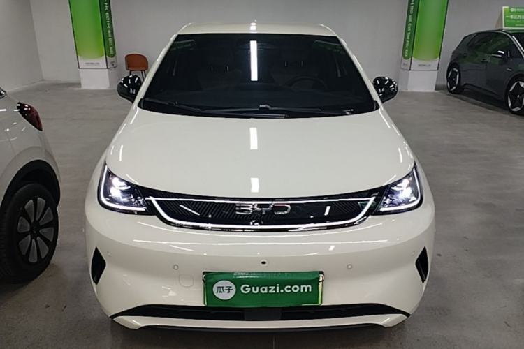 BYD Dolphin 2025 — 2