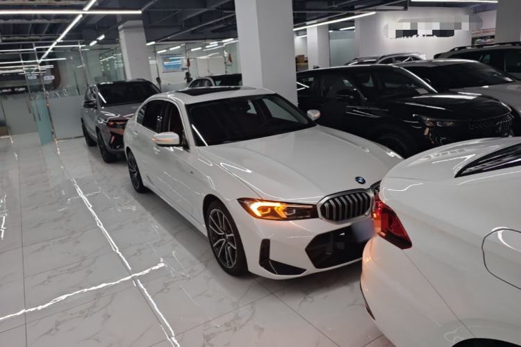 BMW 320Li 2023 — 3