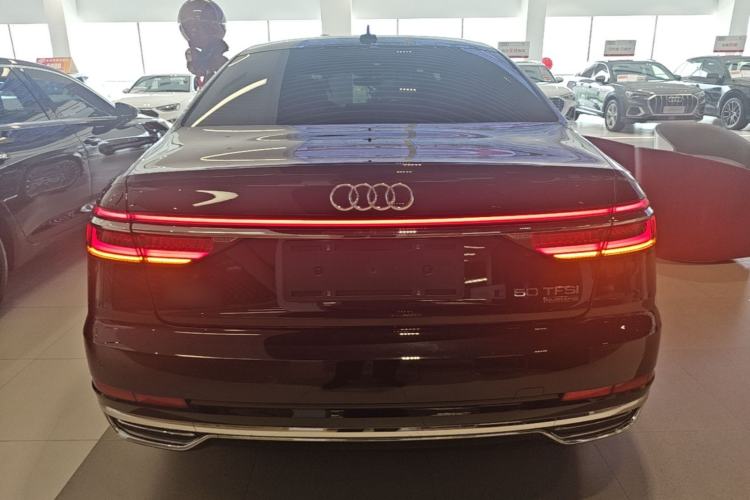Audi A8 2022 — фото 5