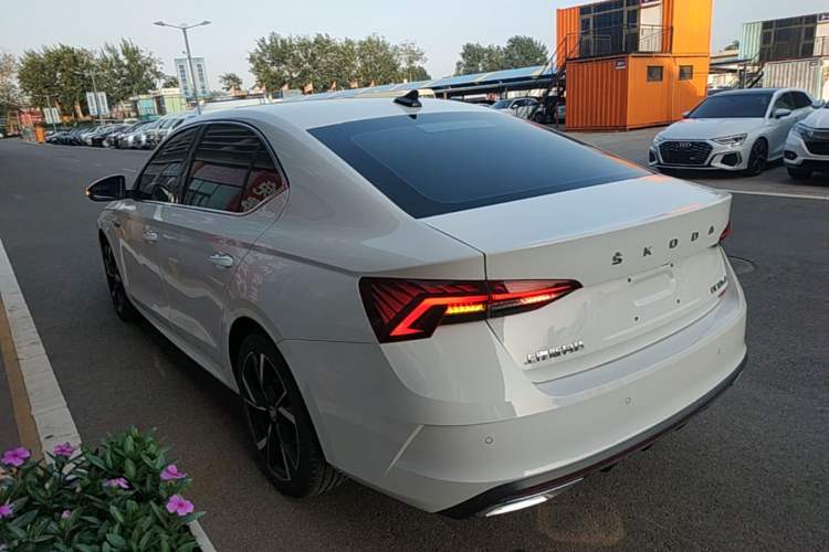 Skoda octavia 2023 — фото 4