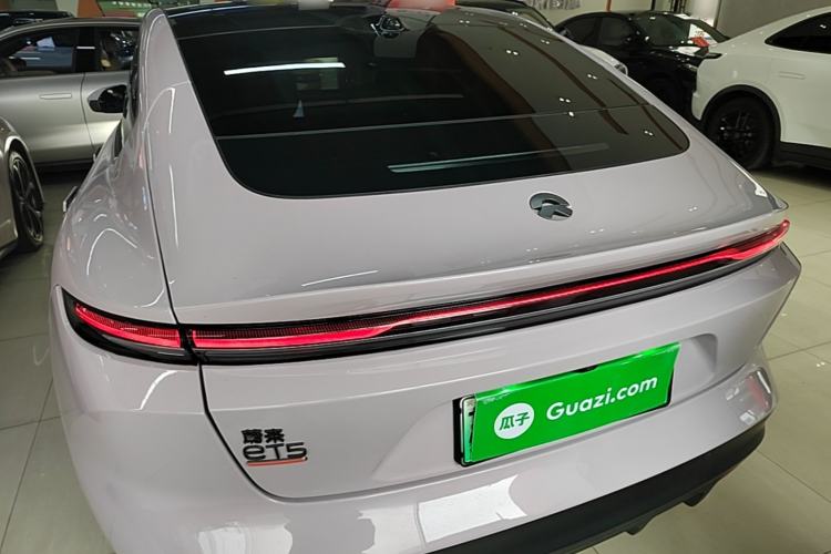 NIO ET5 2022 — 5