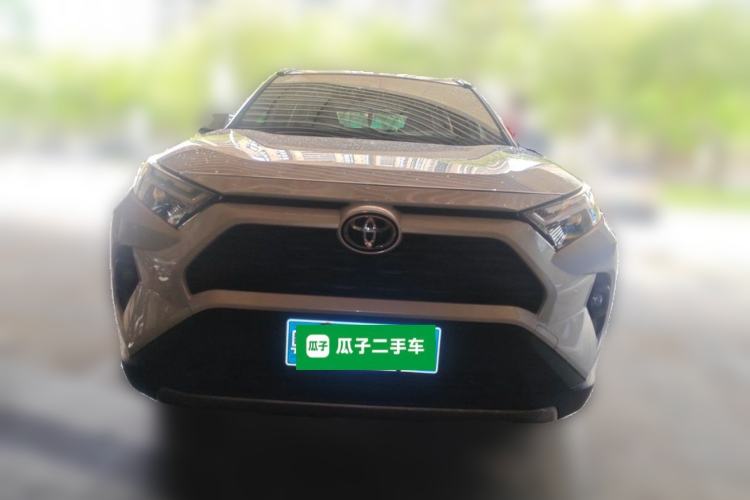 Toyota RAV4 2023 — фото 2