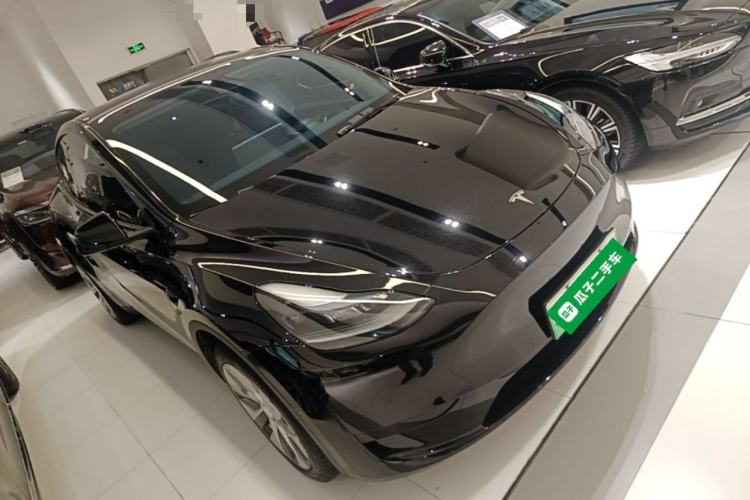 Tesla Model Y 2022 — 3