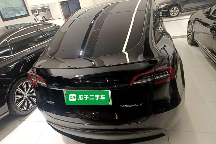 Tesla Model Y 2022 — 5