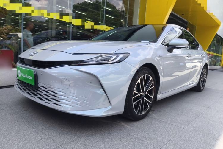 Toyota Camry 2024 — фото 1