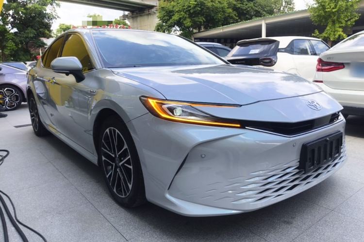Toyota Camry 2024 — фото 3