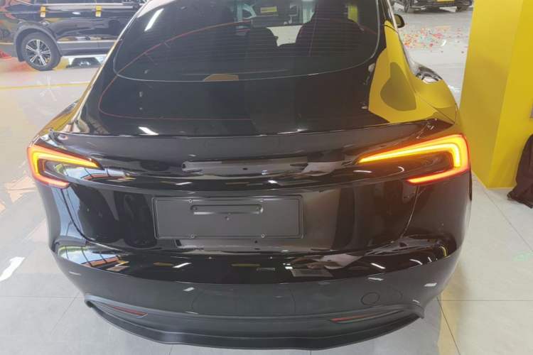 Tesla Model 3 2023 — 5