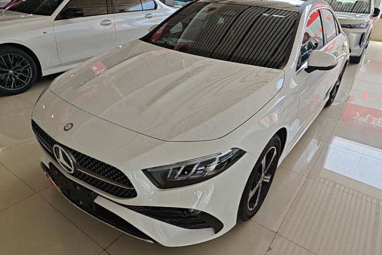 Mercedes-Benz A 200 L 2023 — фото 1