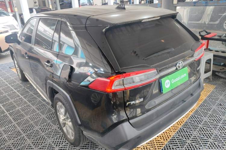 Toyota RAV4 2022 — 4