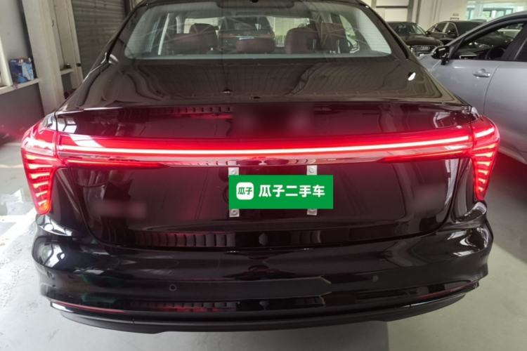 Hongqi H5 PHEV 2025 — 5