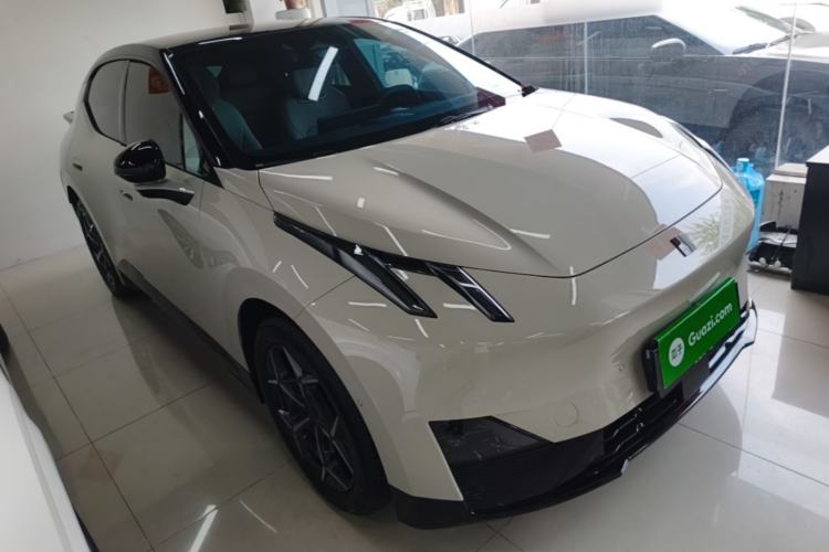 Lynk & Co Z20 2025 — 3