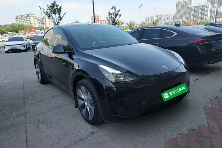 Tesla Model Y 2022 — 3