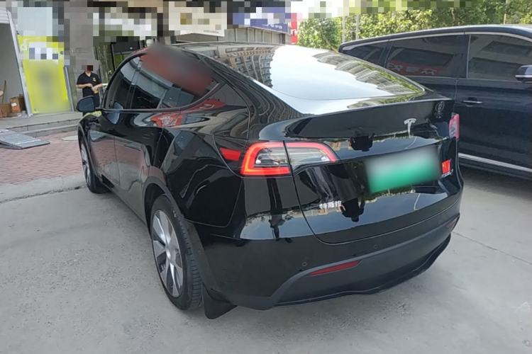 Tesla Model Y 2022 — 4
