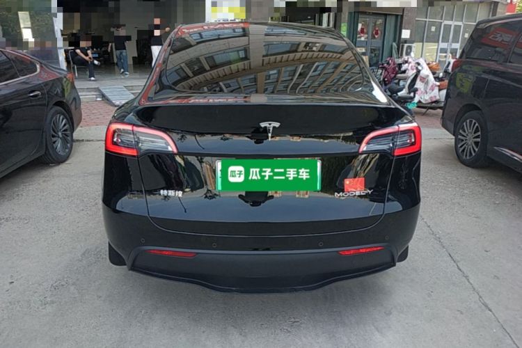 Tesla Model Y 2022 — 5
