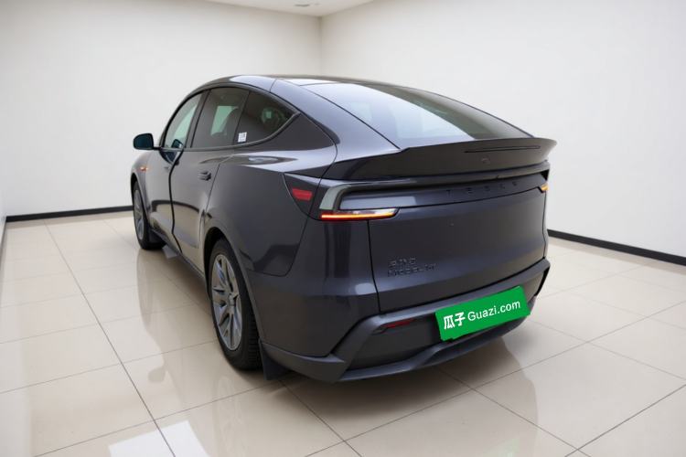 Tesla Model Y L 2025 — 4