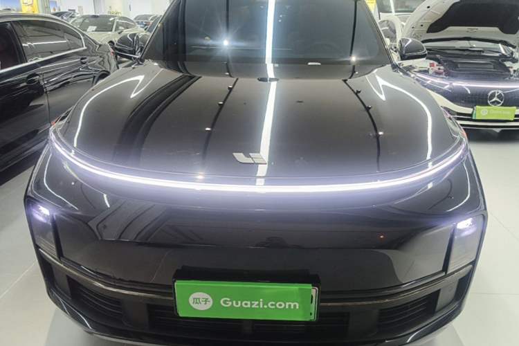 Li Auto L8 2025 — 2