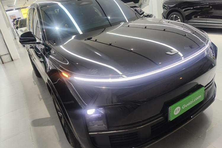 Li Auto L8 2025 — 3