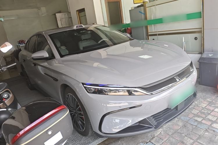 BYD Han 2025 — 3