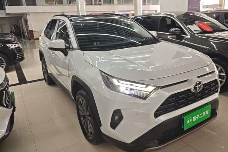 Toyota RAV4 2023 — 3