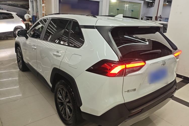 Toyota RAV4 2023 — 4