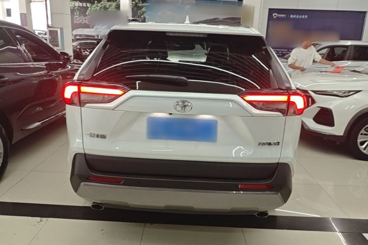 Toyota RAV4 2023 — 5