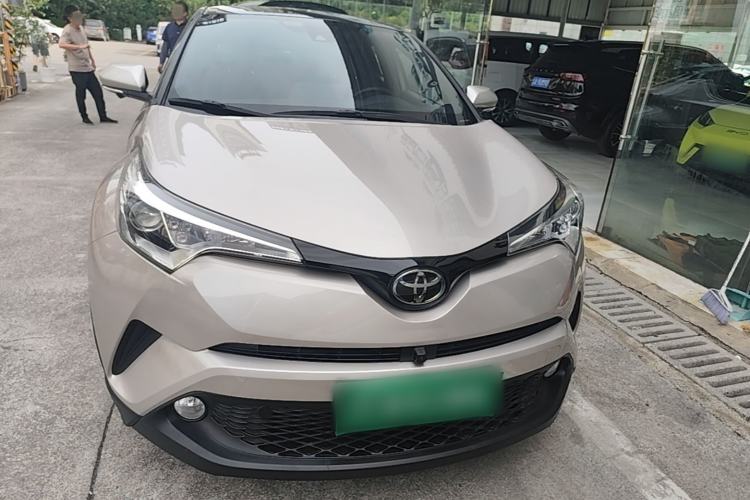 Toyota C-HR 2020 — фото 2