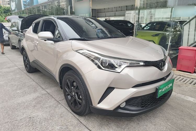 Toyota C-HR 2020 — фото 3
