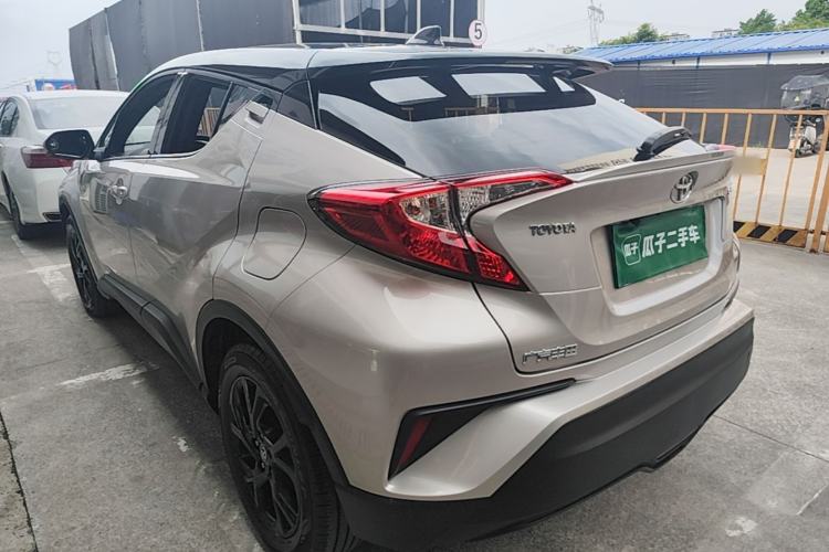 Toyota C-HR 2020 — фото 4