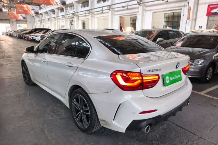BMW 120i 2023 — фото 4