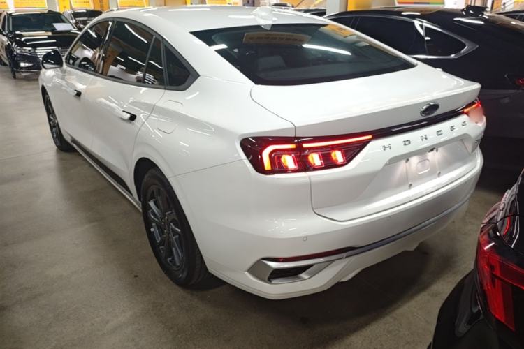 Ford Mondeo 2025 — 4