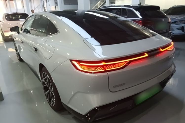 Geely Galaxy E8 2025 — 4