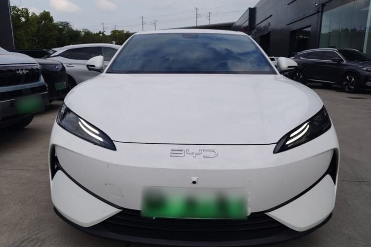BYD e7 2025 — 2