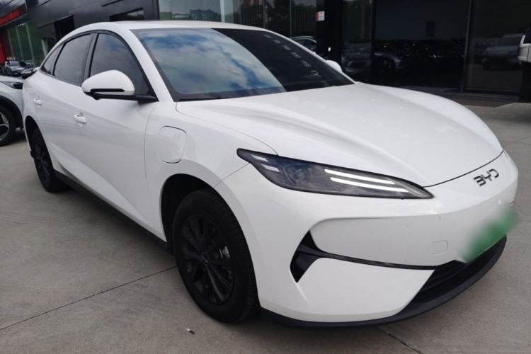 BYD e7 2025 — 3